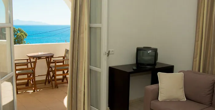 Terra Blue Santorini 3* Kamári